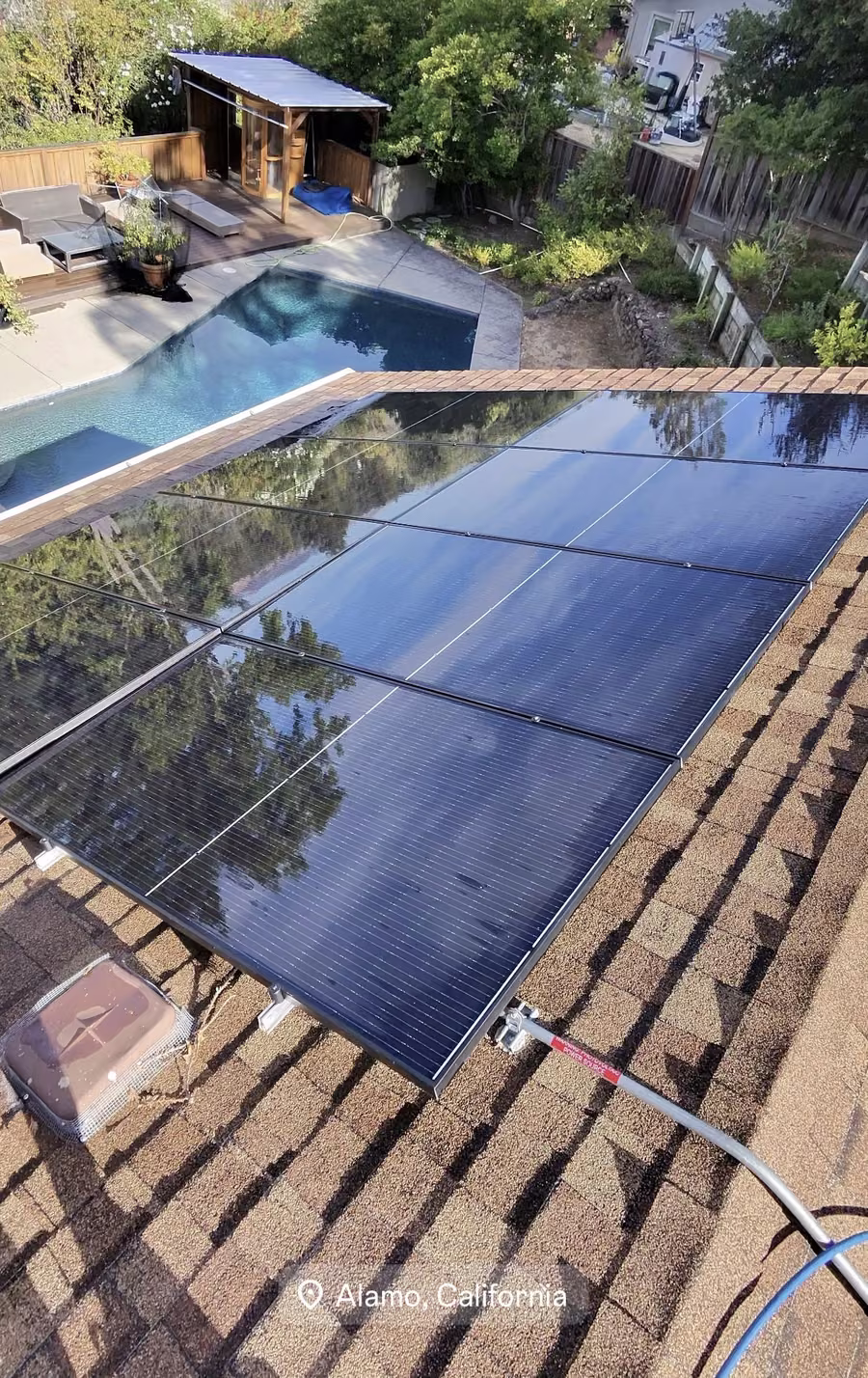 Solar panels after professional cleaning in Alamo